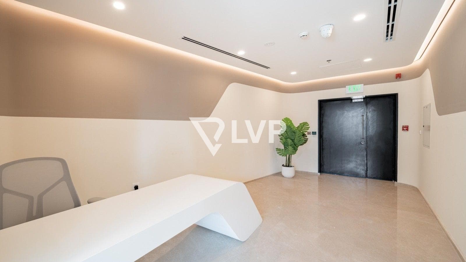 Fully Furnished | Mid Floor | Prime Location — photo 6