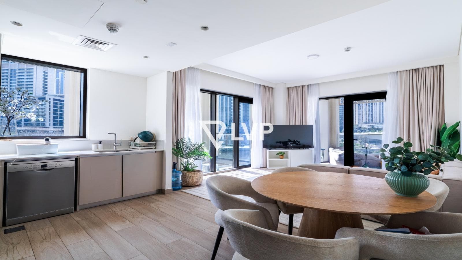 Lagoon View | Exclusive | Spacious Layout — photo 3