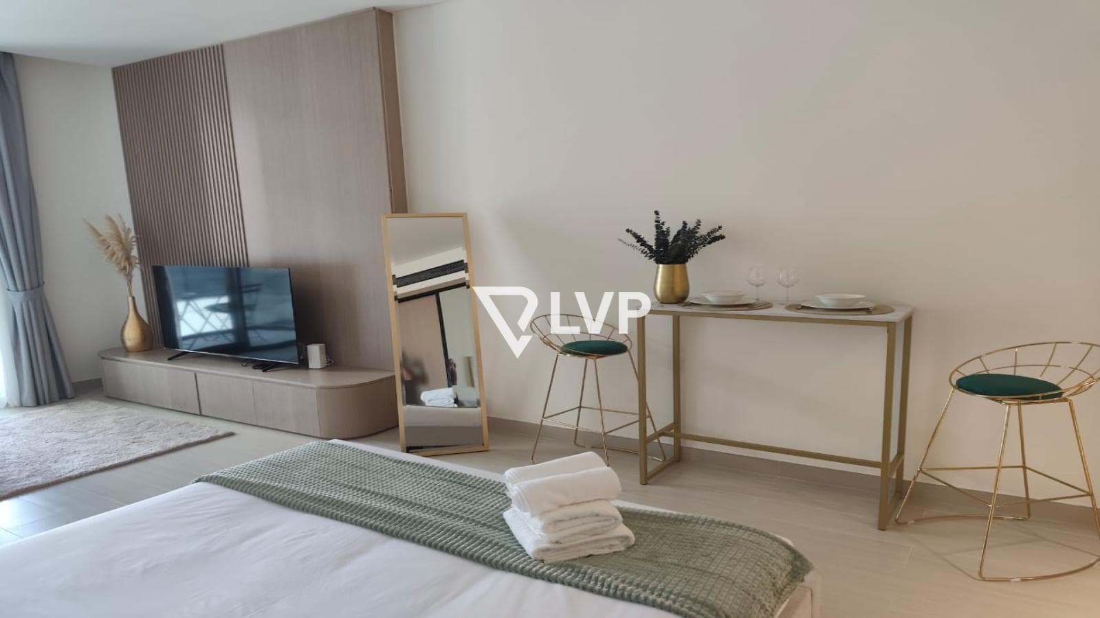 Furnished | Open Community View | Vacant June 1 — photo 5