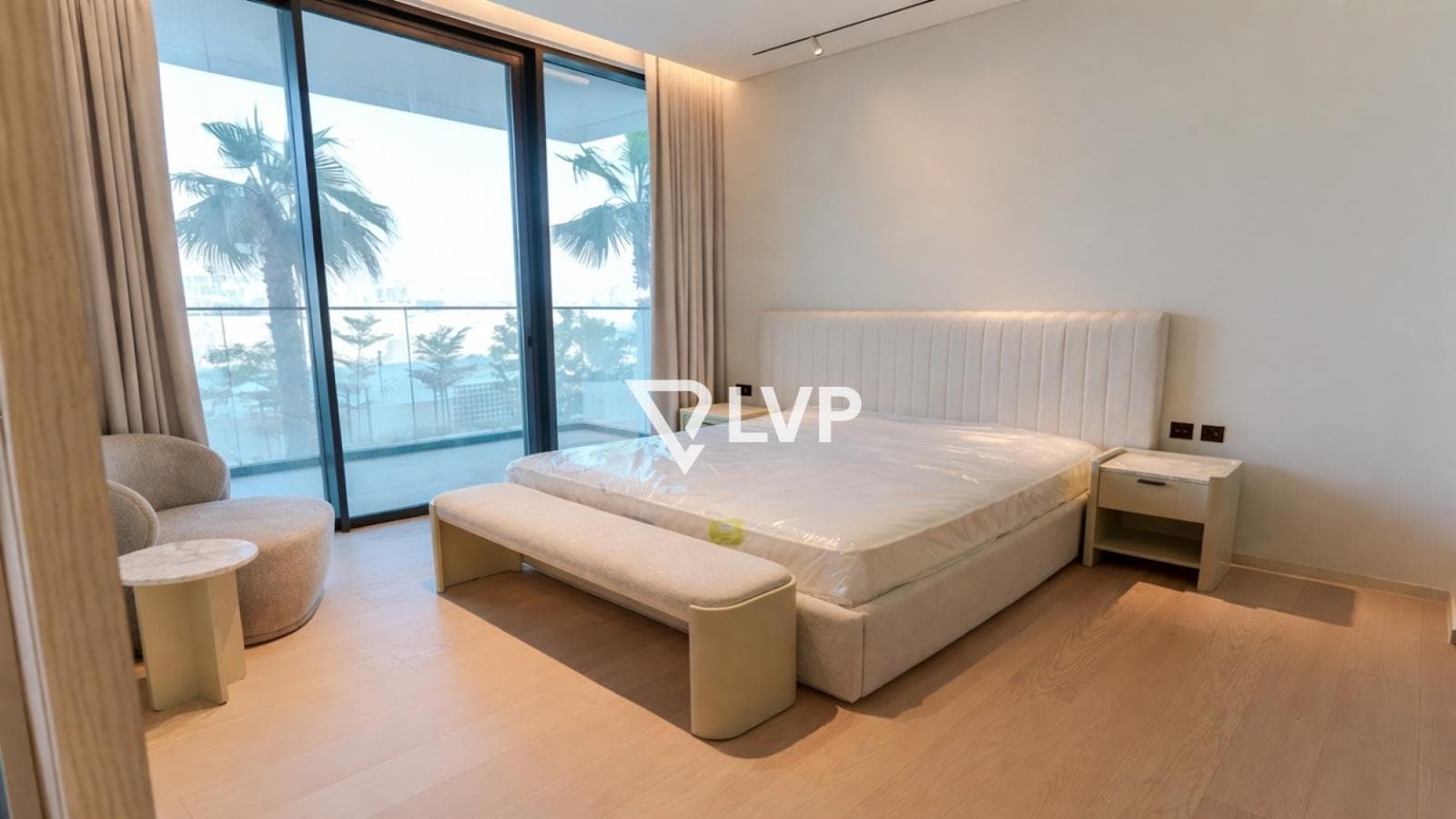 Fully Furnished | Miele Appliances | Park Views — photo 4
