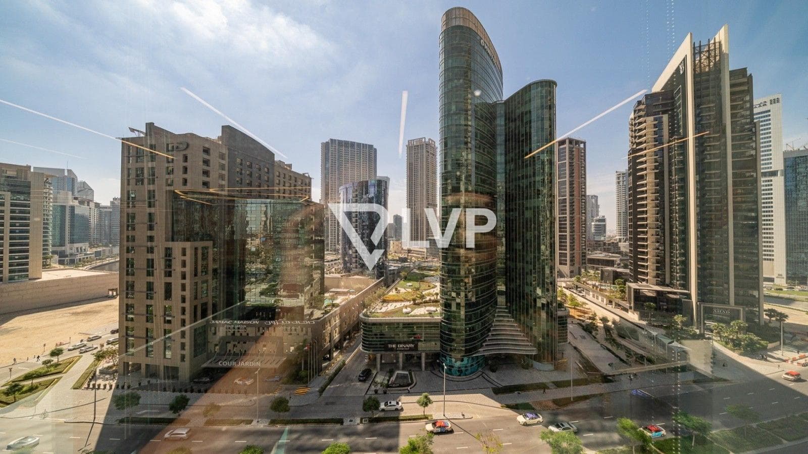 Fully Furnished | Mid Floor | Prime Location — photo 4