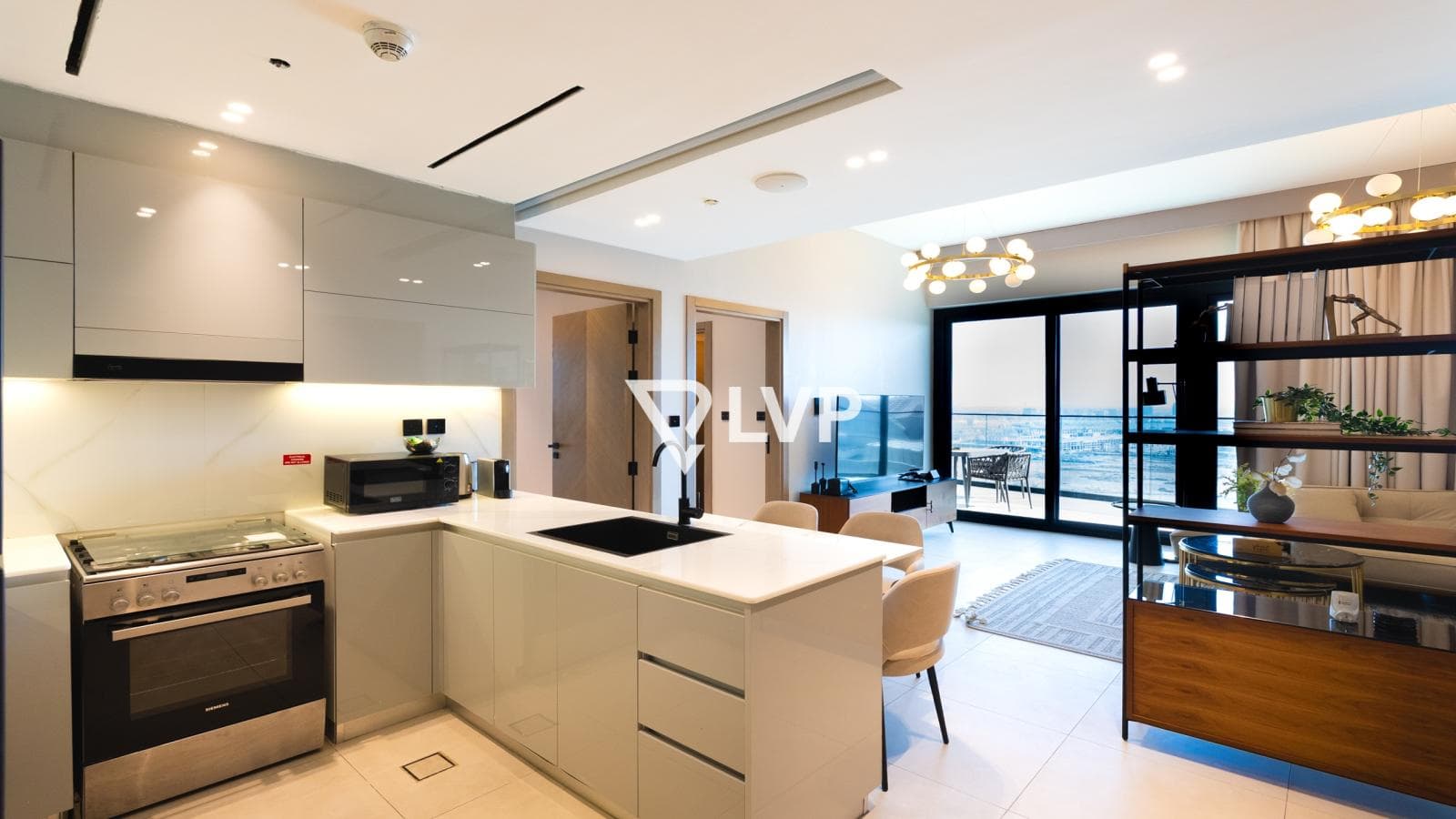 Fully Furnished | High Floor | Canal Views — photo 4