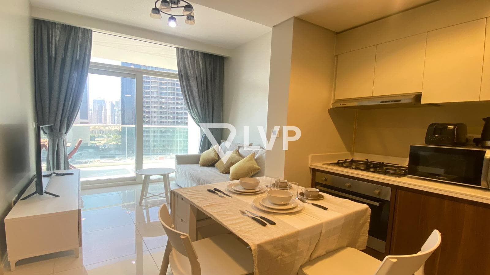 Mid Floor |Fully Furnished |Community & Pool View — photo 3