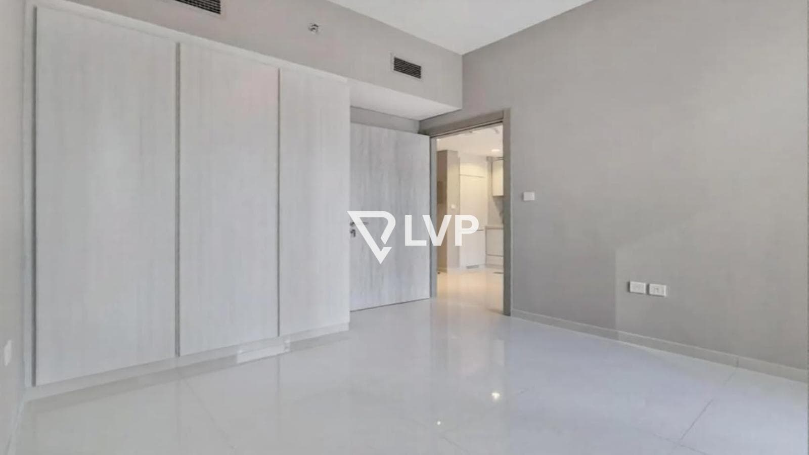 High Floor 1BR | Pool View | Prime Location — photo 4