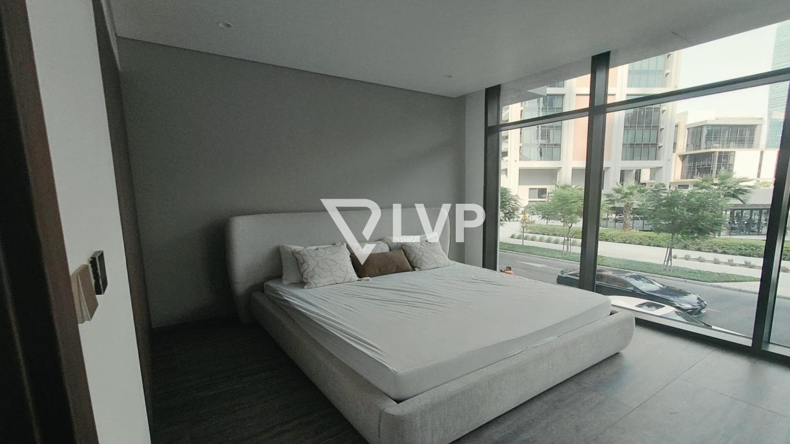 Prime Location | Semi-Furnished 1BR | Elegant — photo 4