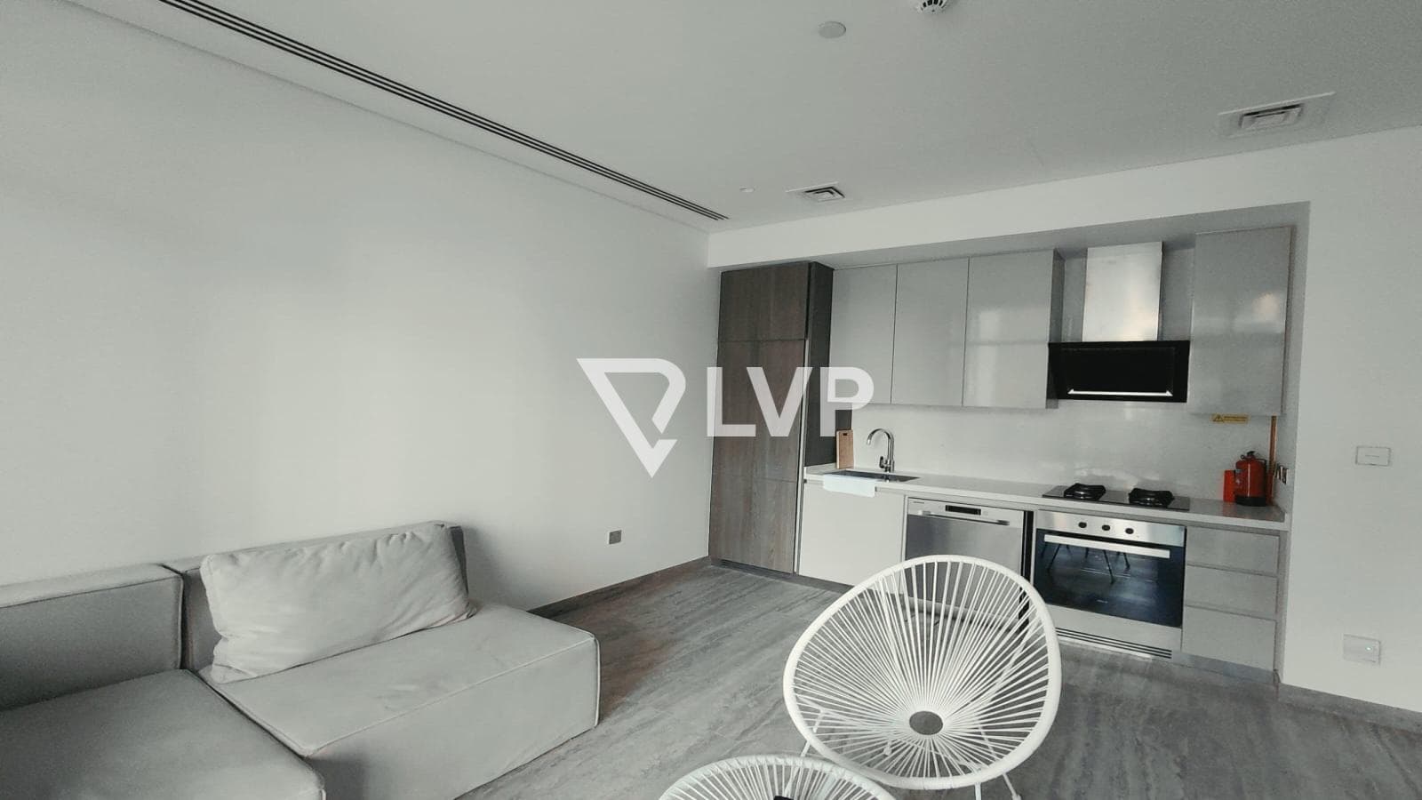 Prime Location | Semi-Furnished 1BR | Elegant — photo 5