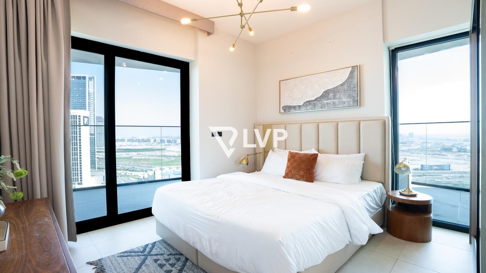 Fully Furnished | High Floor | Canal Views — photo 6