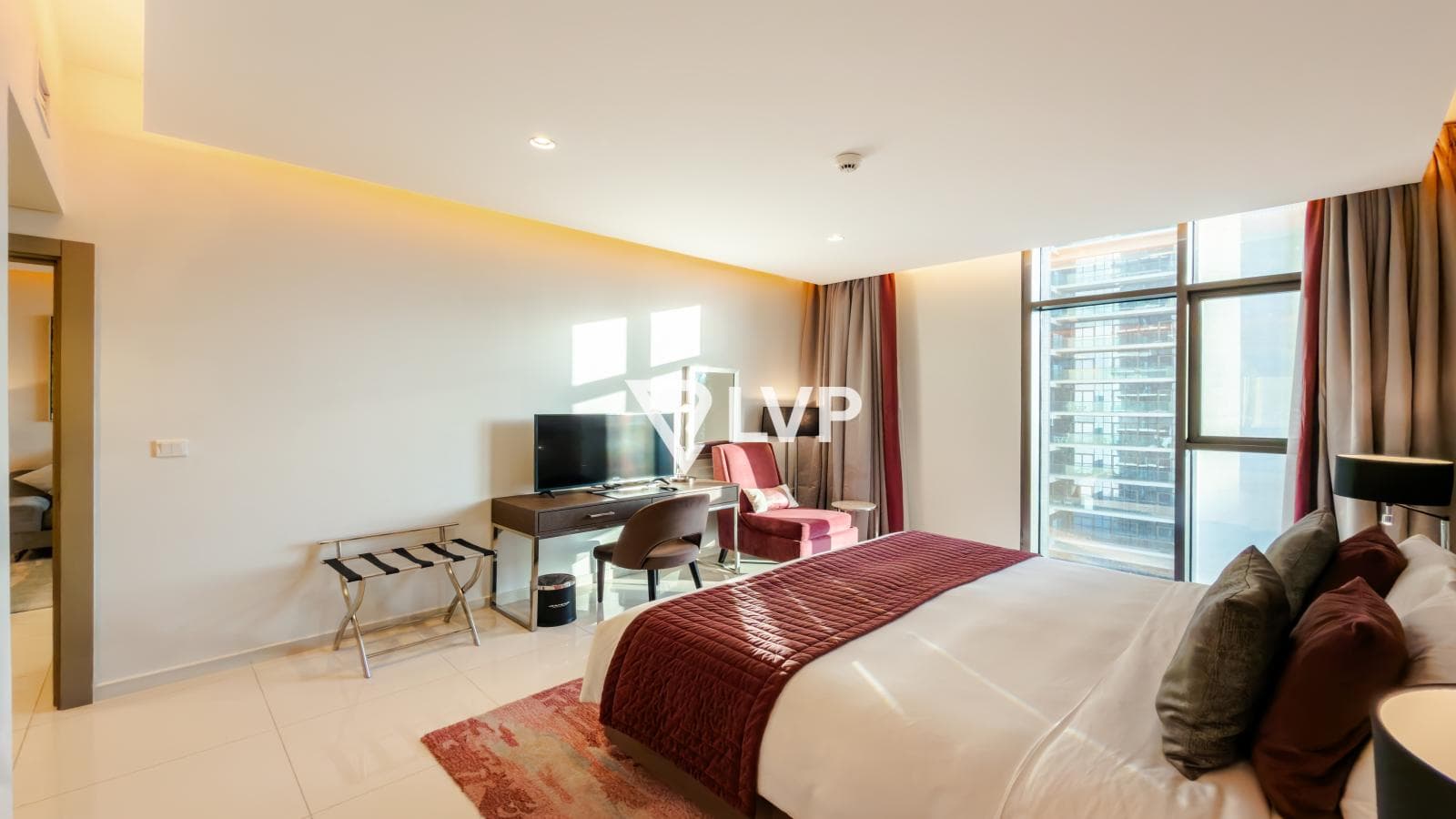 High Floor | Fully Furnished | Hotel Amenities — photo 4