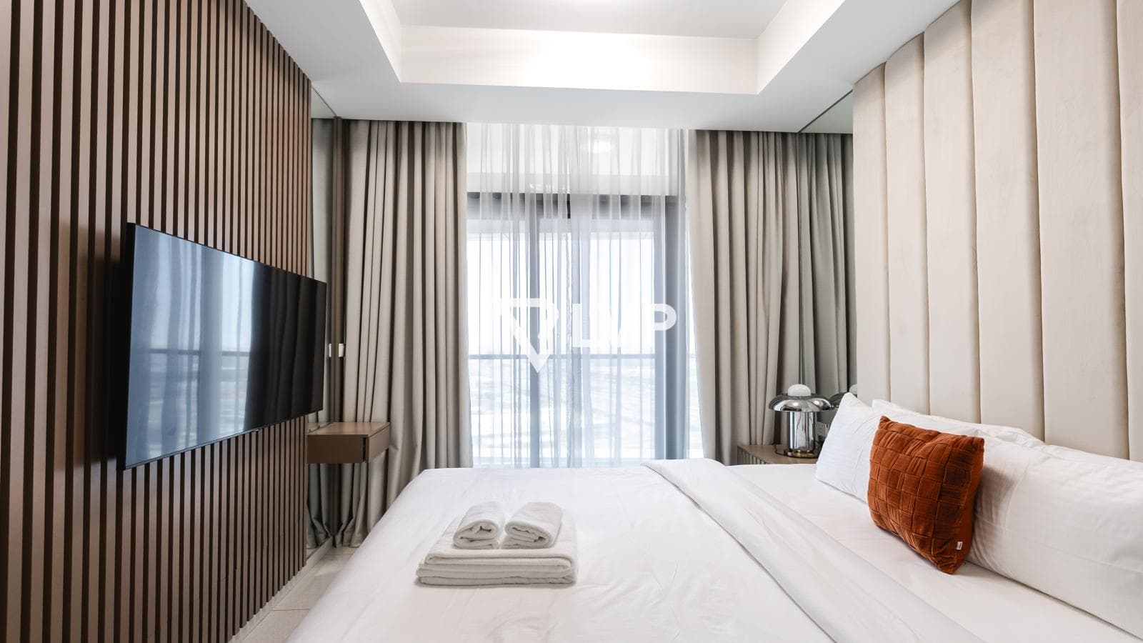 Fully Furnished |High Floor |Pool & Amenities View — photo 3
