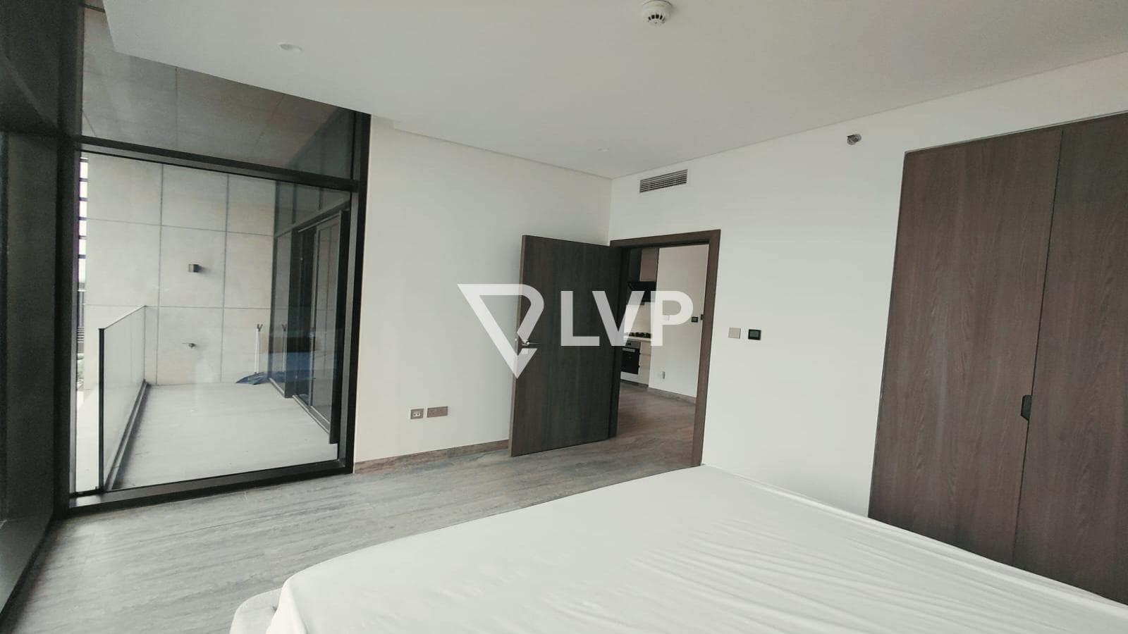 Prime Location | Semi-Furnished 1BR | Elegant — photo 6