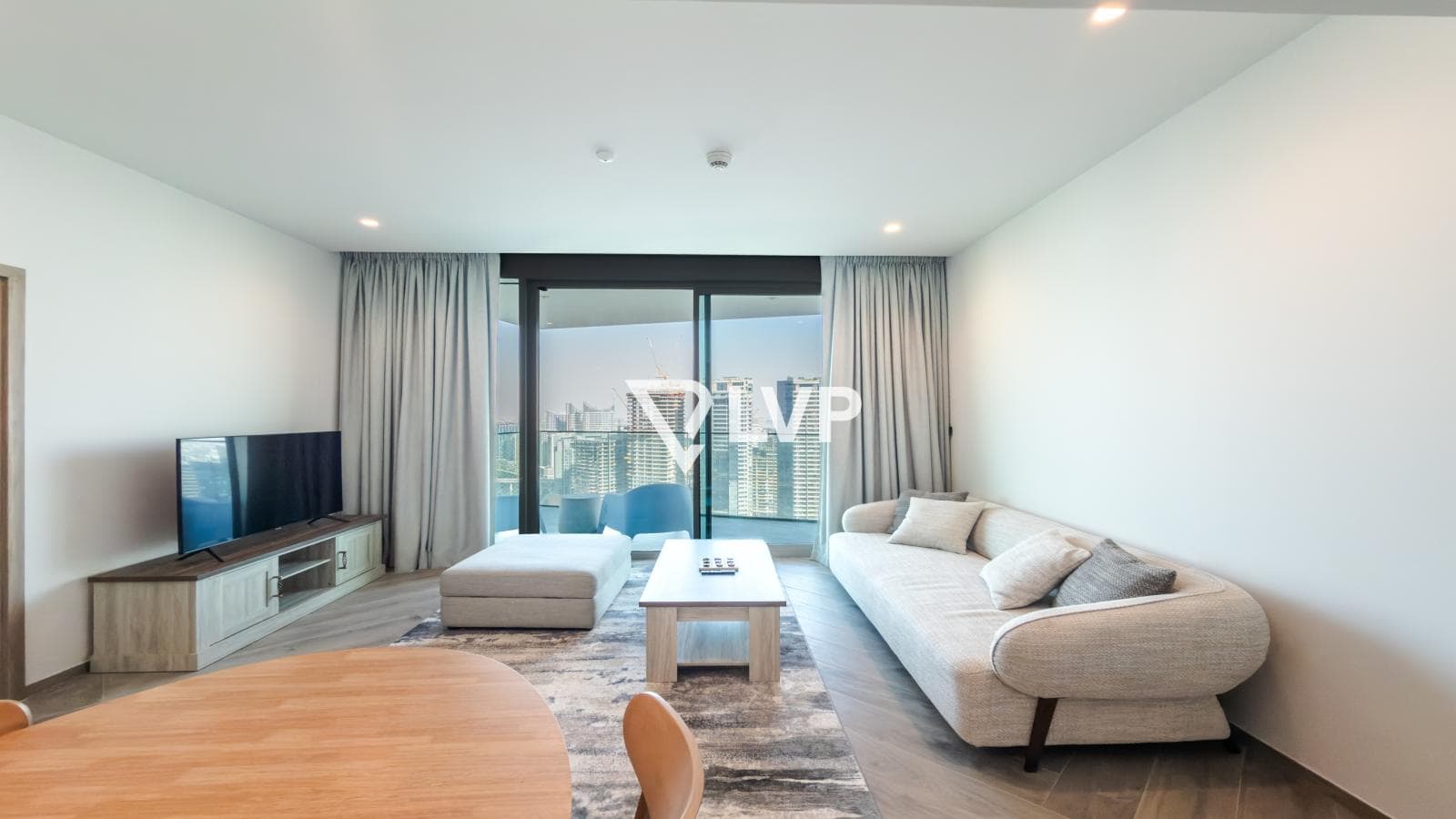 Fully Furnished | Canal View | Mid Floor | 1BR — photo 4