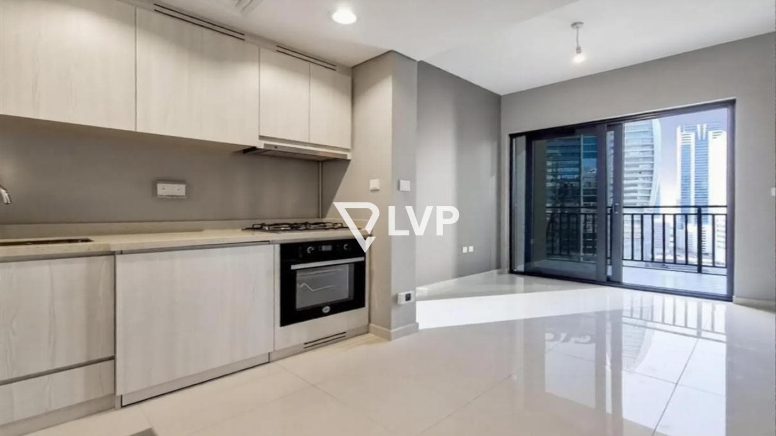 High Floor 1BR | Pool View | Prime Location — photo 3
