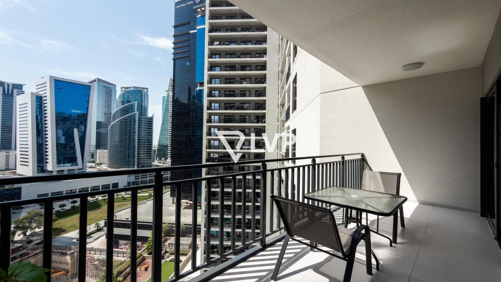 Fully Furnished | High Floor 1BR | Pool View — photo 6