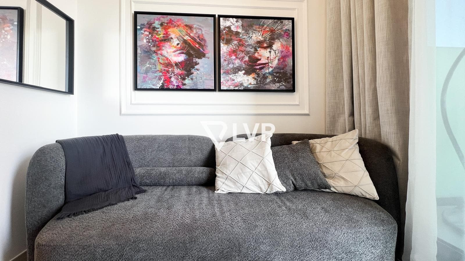Fully Furnished | Canal View | Prime Location — photo 6