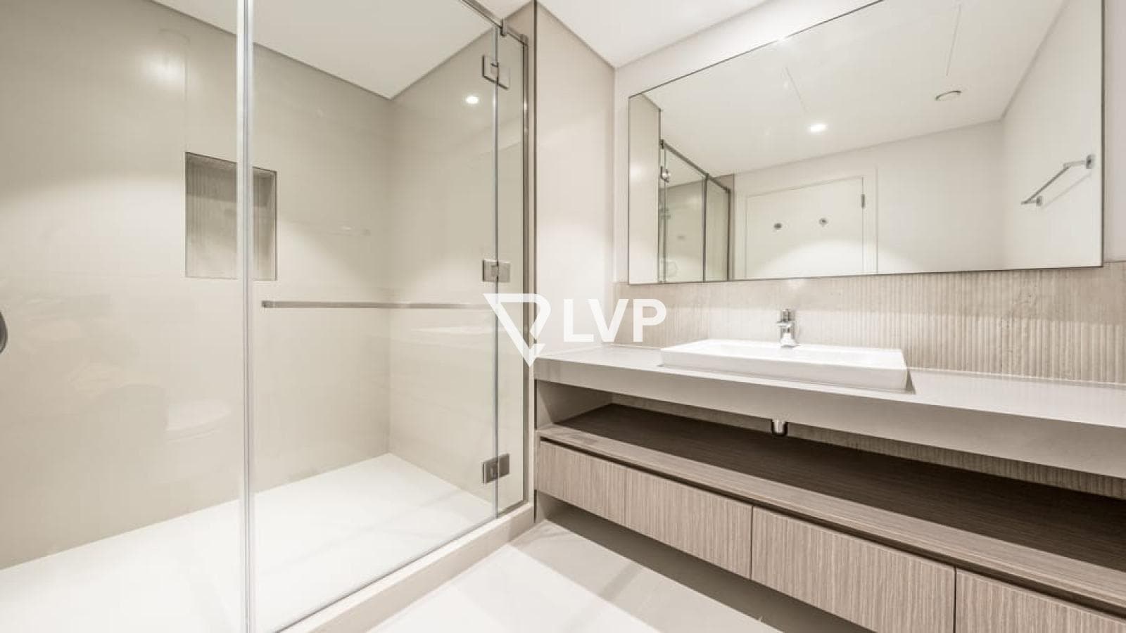 High Floor | Sea View | Spacious Layout — photo 6