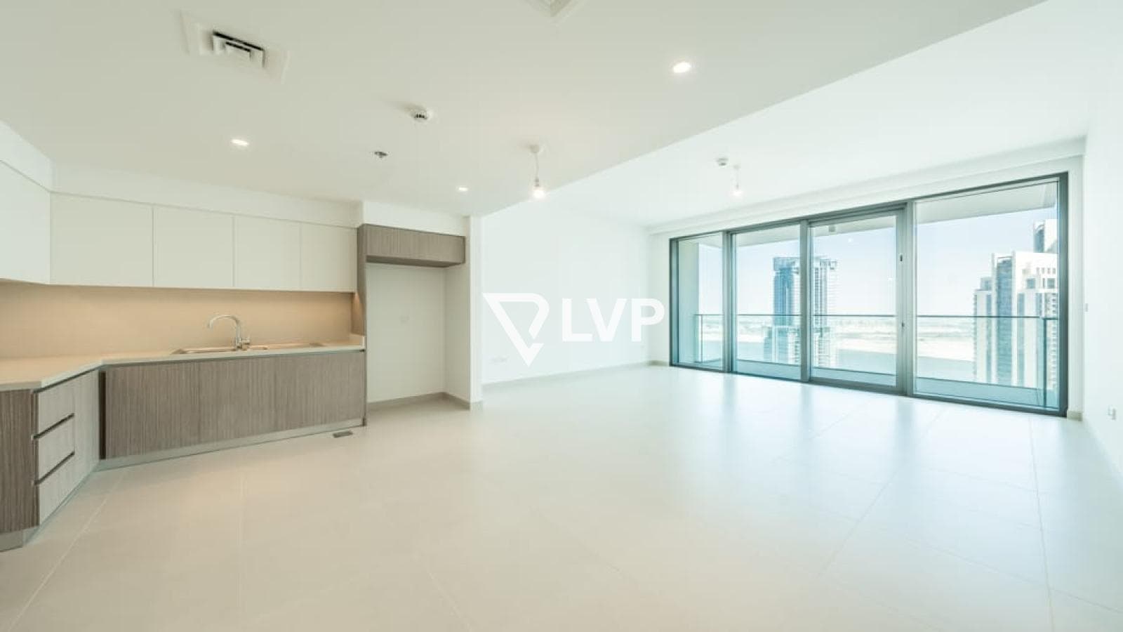 High Floor | Sea View | Spacious Layout — photo 3