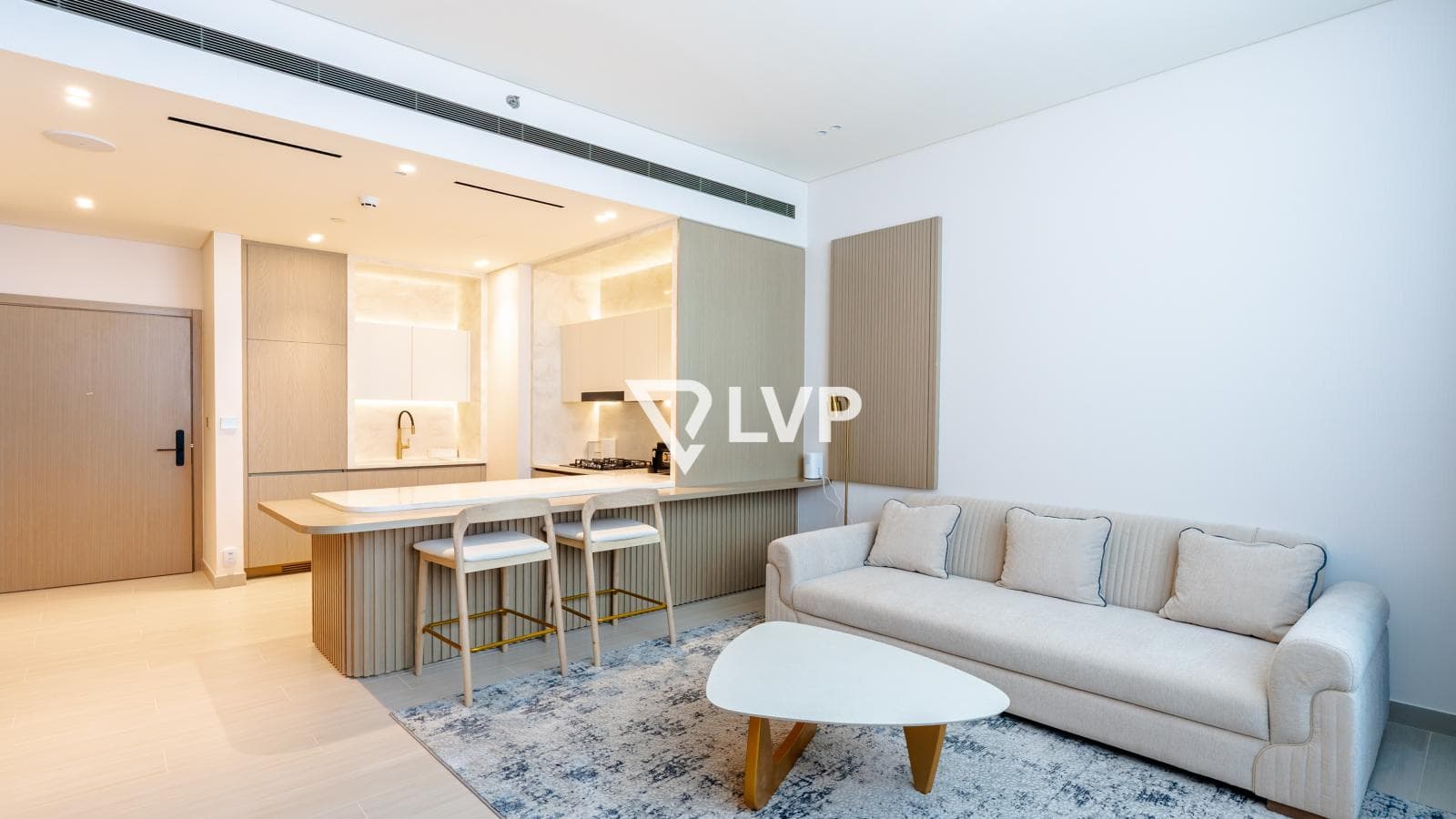 High Floor | Furnished | With Private Jacuzzi — photo 1