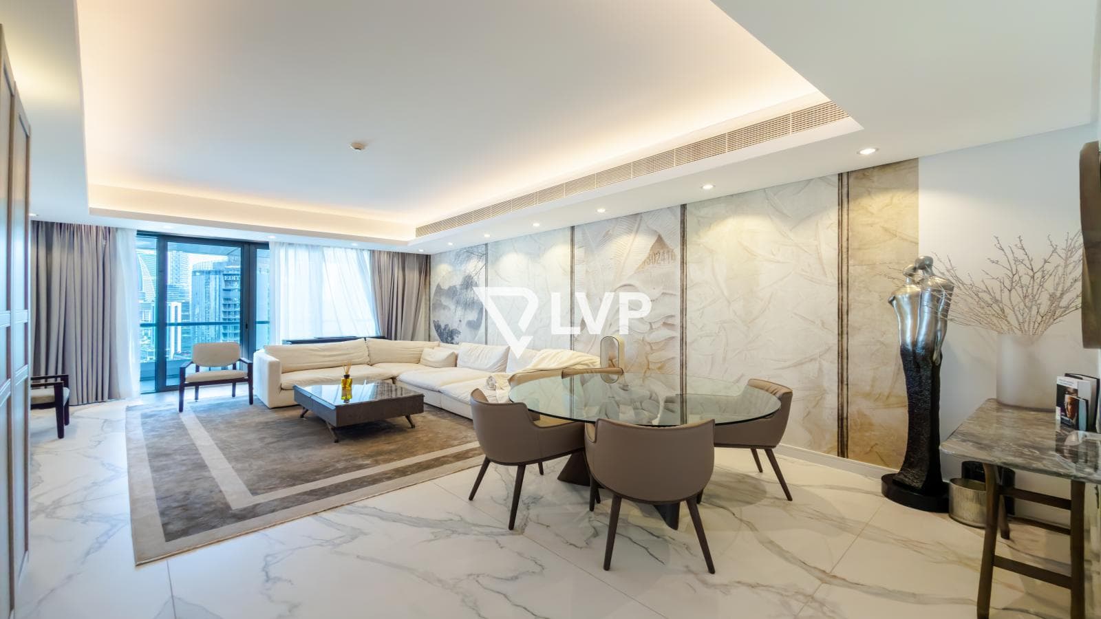 High Floor | Upgraded Unit | Fully Furnished — photo 4