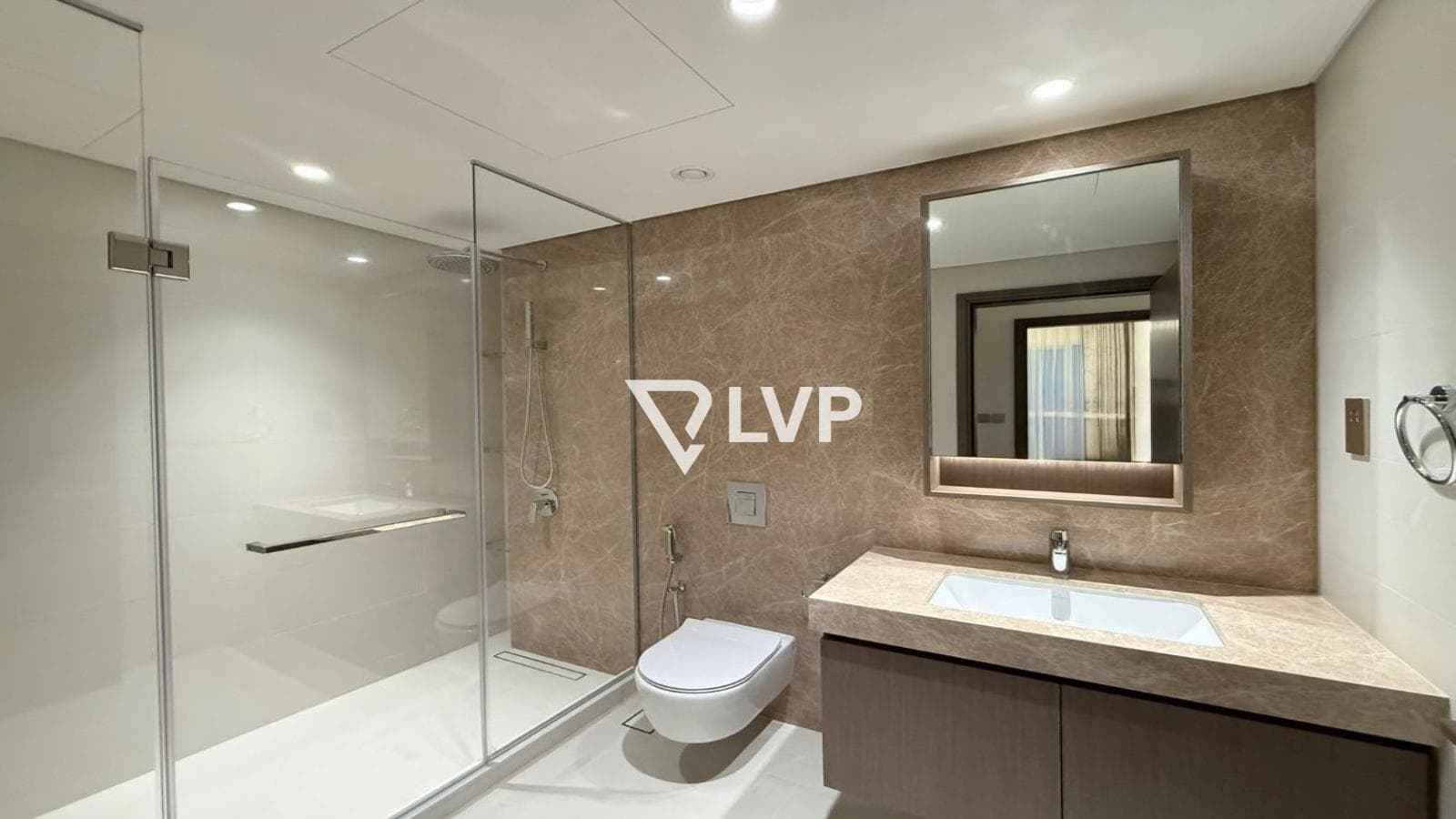 Upgraded 1BR | Fully Furnished | Beachfront — photo 6