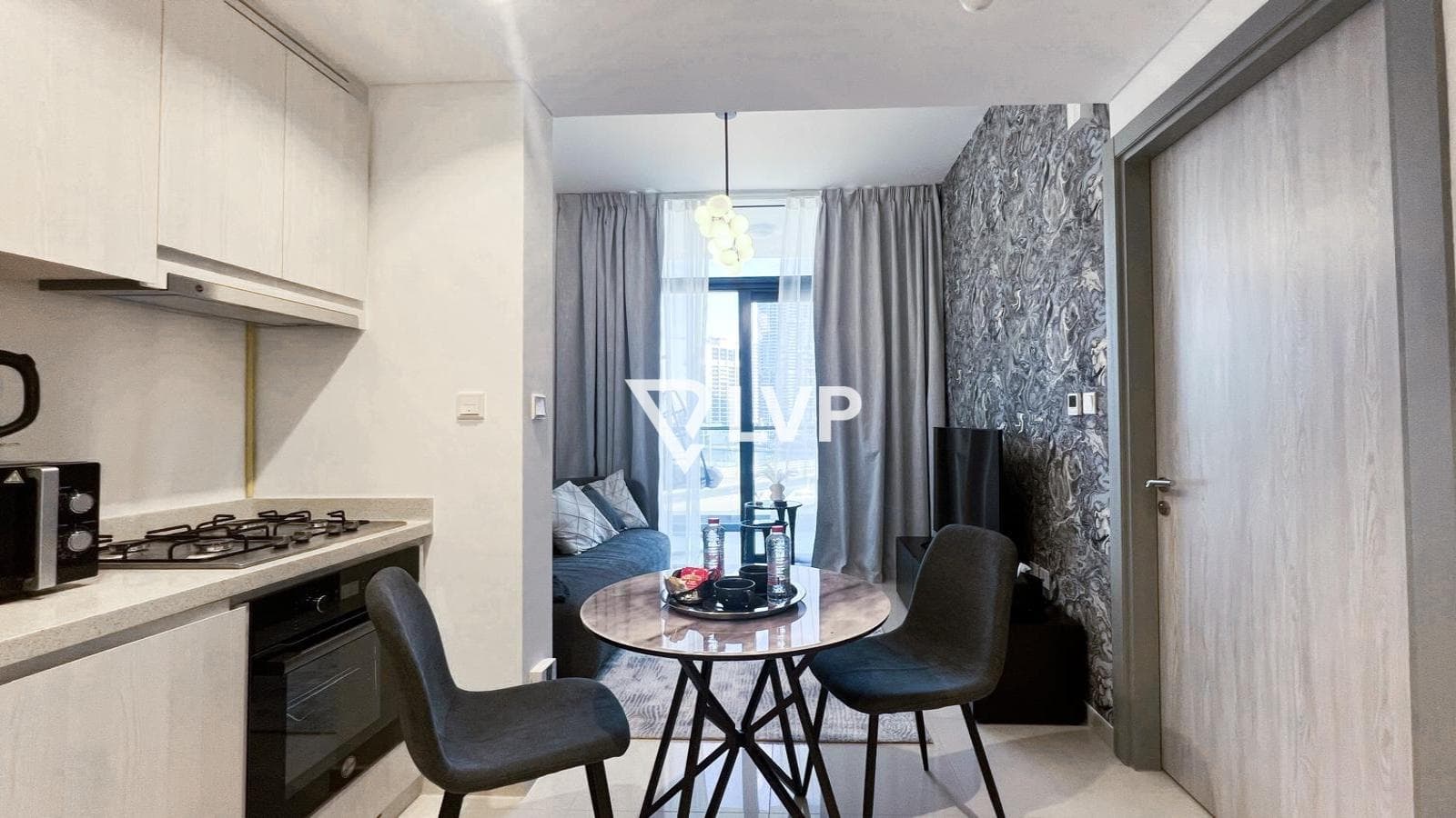 Fully Furnished | Canal View | Prime Location — photo 3