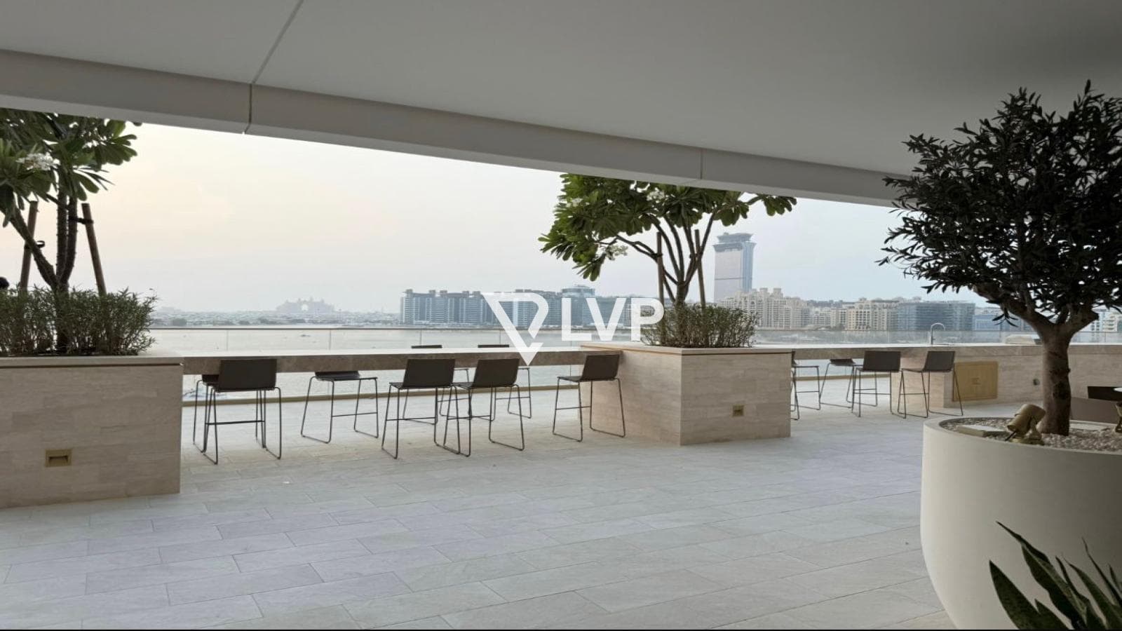 Upgraded 1BR | Fully Furnished | Beachfront — photo 5